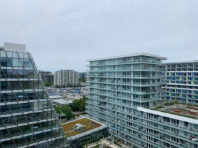 Richmond centre 2BR Apartment near Skytrain